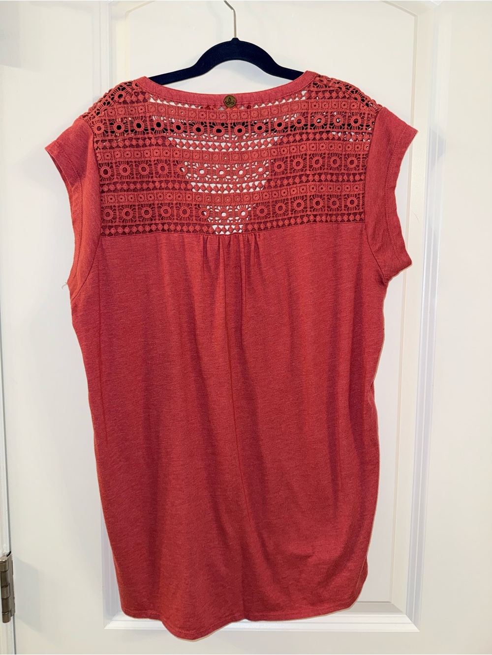 prAna knit back/Lace-Yoke V-Neck Top in Terracotta (m) - Picture 5 of 5